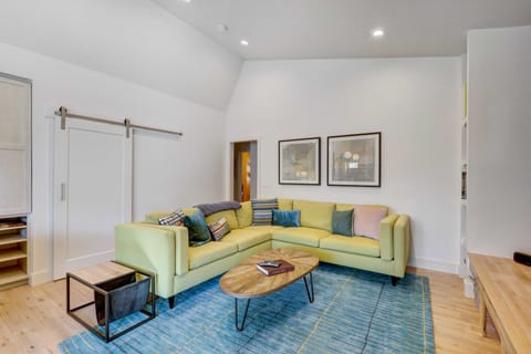 Fireplace & Deck: Modern Cabin in Grand Lake! House in Grand Lake