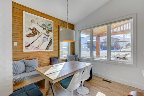 Fireplace & Deck: Modern Cabin in Grand Lake! House in Grand Lake