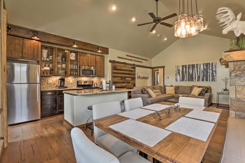 Walk to Main St & Marina: Grand Lake Cabin! House in Grand Lake