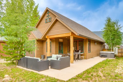 Walk to Main St & Marina: Grand Lake Cabin! House in Grand Lake