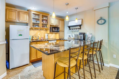 CO Springs Apartment in the Pines w/ Treehouse! Apartment in Black Forest