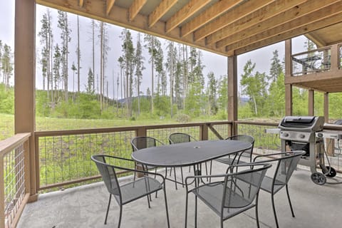 Fraser Retreat, Walk to Ski Shuttle & Main St Apartment in Fraser