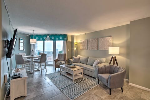 Colorful Beachfront Condo w/ Resort Amenities Apartment in North Topsail Beach