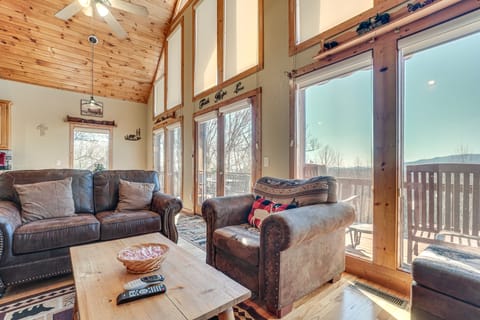 Pool, Hot Tub & Mountain Views: Cleveland Cabin House in White County