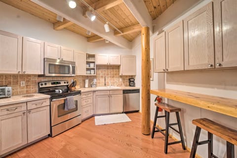 Walkable Angel Fire Condo Near Lifts & Restaurants Apartment in Angel Fire