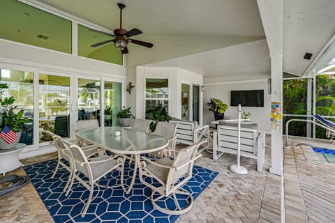 2 Mi to South Beach: Waterfront Home w/ Lanai! House in Marco Island