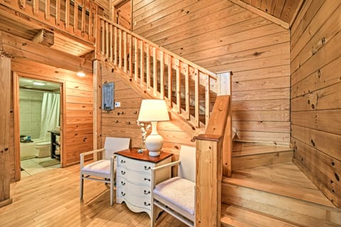 Creekside Bryson City Cabin w/ Private Hot Tub House in Swain County
