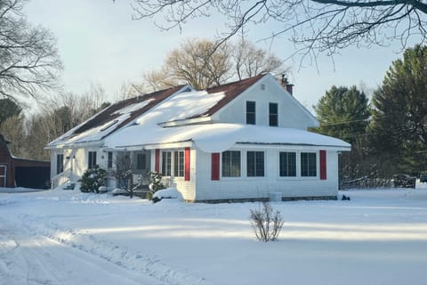 5 Mi to Schuss Mtn: Family Getaway w/ Game Room House in Michigan