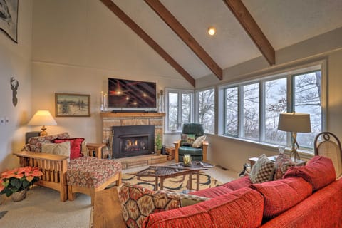 Hike, Fish & Ski: Beech Mtn Condo w/ Balcony Apartment in Beech Mountain