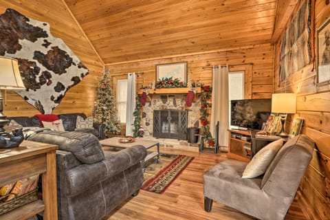 Smoky Mountains Cabin < 1 Mi to Douglas Lake House in Douglas Lake