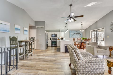 Lake Access & Views! Table Rock Lake Family Escape House in Table Rock Lake