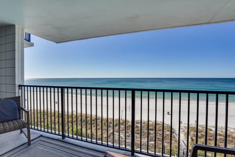 Oceanfront PCB Condo: Steps to Private Beach! Apartment in Lower Grand Lagoon