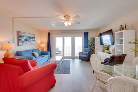 Oceanfront PCB Condo: Steps to Private Beach! Apartment in Lower Grand Lagoon