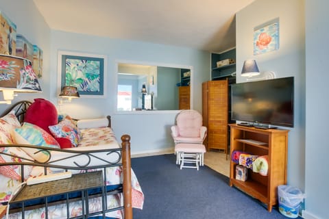 Sun-Soaked Studio w/ Pool Access in Lake Worth! Apartment in Lake Worth