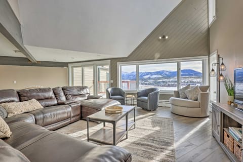 Stunning Condo in Fraser w/ Mountain Views! Apartment in Fraser