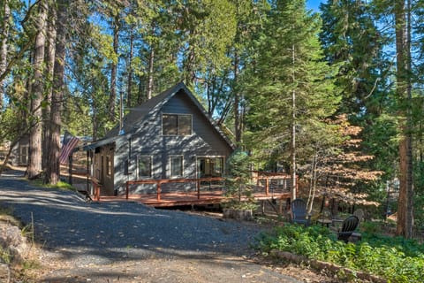 Family Cabin in Blue Lake Springs, Near Town! House in Arnold