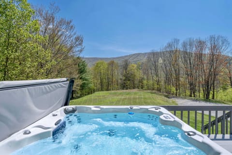 'The Mountain House:' Windham Retreat w/ Hot Tub! House in Windham
