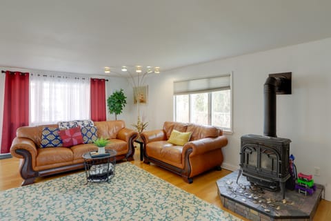 Spacious Lakefront House w/ Backyard Fire Pit House in Jerusalem Township