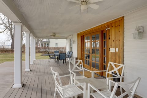 Spacious Lakefront House w/ Backyard Fire Pit House in Jerusalem Township