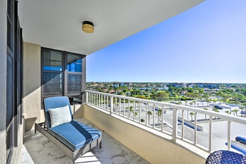 Resort Condo with Balcony & Stunning Ocean Views! Apartment in Marco Island