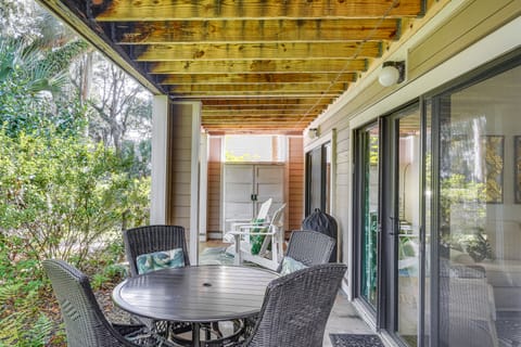 Luxe Tropical Resort Escape - Beaches Nearby! Villa in Seabrook Island