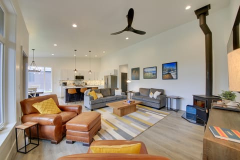 Elegant Priest Lake Townhome ~ 1 Mi From Lake Apartment in Priest Lake