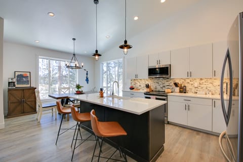 Elegant Priest Lake Townhome ~ 1 Mi From Lake Apartment in Priest Lake