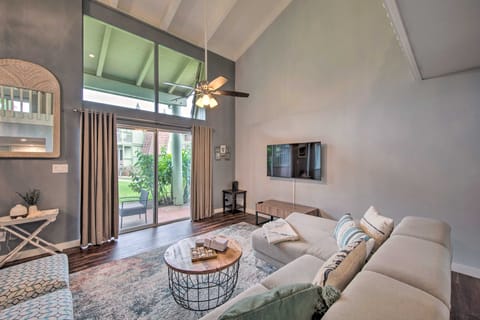 ‘Coastal Escape’ Condo w/ Pool, Near Beaches! Apartment in Princeville