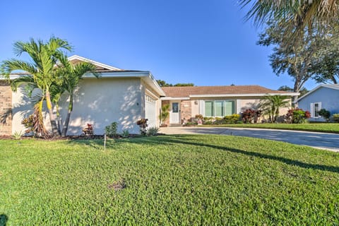 4 Mi to Beach: Gem w/ Pool & Lanai in Seminole! House in Seminole