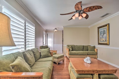 4 Mi to Beach: Gem w/ Pool & Lanai in Seminole! House in Seminole