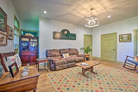 Renovated KY Farmhouse Retreat w/ Pasture Views! House in Kentucky