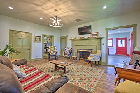 Renovated KY Farmhouse Retreat w/ Pasture Views! House in Kentucky