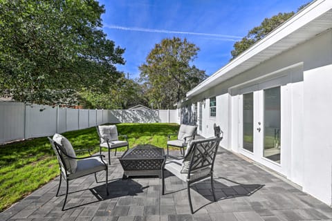 Chic Home w/ Fire Pit & Patio, Walk to Lake! House in Mount Dora