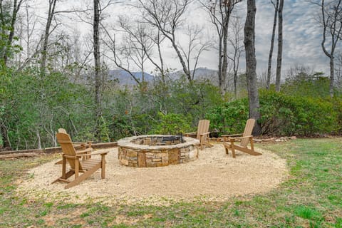 Mtn Views, Yard, & Fire Pit: Multi-Level Cabin House in Tennessee