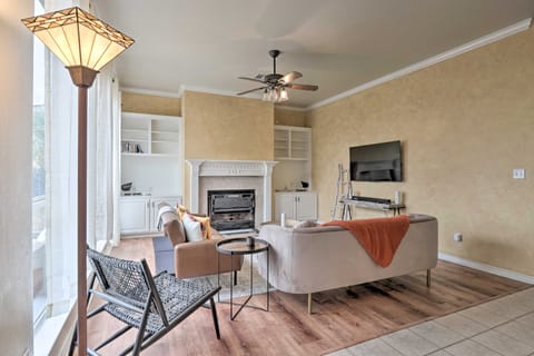 Airy Villa in Austin w/ Badminton/Volleyball Court Villa in Hudson Bend