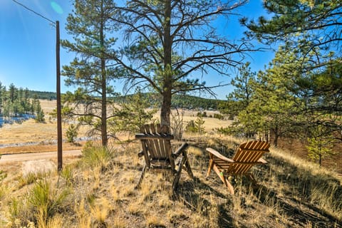 Classic Colorado Log Home w/ Mountain Views! House in Florissant