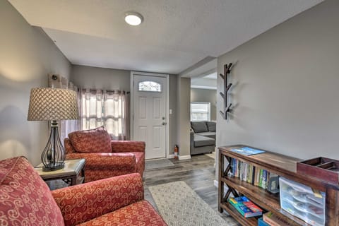 Lakeland Cottage - 1/2 Mile to St Croix River Cottage in Lake Saint Croix Beach