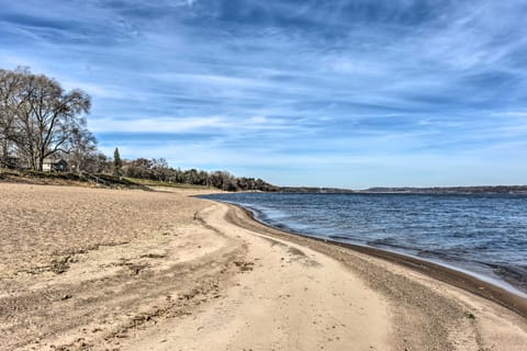 Lakeland Cottage - 1/2 Mile to St Croix River Cottage in Lake Saint Croix Beach