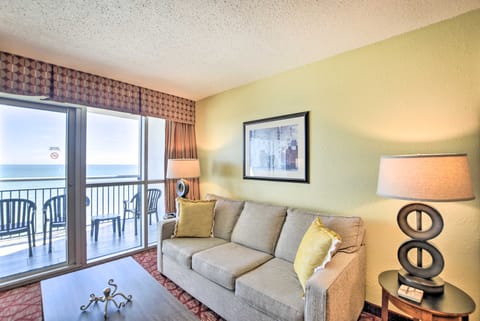 Beachfront Condo in Myrtle Beach w/ Pool Access Apartment in Myrtle Beach
