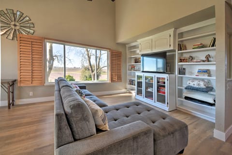 Picturesque Farmhouse on Working Almond Ranch House in Sierra Nevada