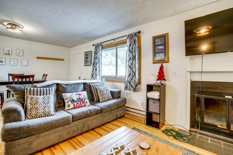 Walk to Main St: Recently Renovated Frisco Condo Apartment in Frisco