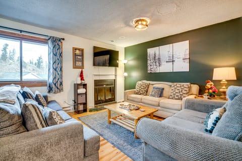 Walk to Main St: Recently Renovated Frisco Condo Apartment in Frisco