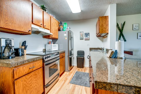 Walk to Main St: Recently Renovated Frisco Condo Apartment in Frisco