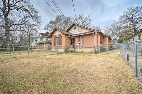 Pet-Friendly Home w/ Fenced Yard in Texarkana House in Texarkana