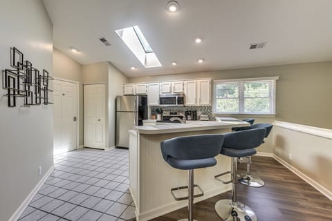 Resort Condo ~ 2 Mi to Sunset Beach Seashore! Apartment in Sunset Beach