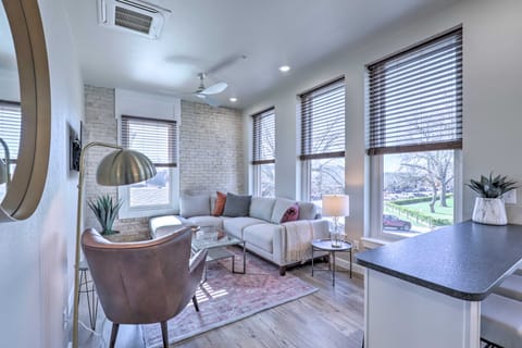 Sleek, Newly Updated Downtown San Marcos Apt! Apartment in San Marcos