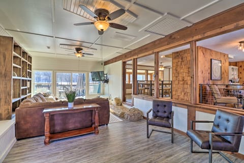 'Fish House' w/ Deck, Fire Pit & River Views House in Arkansas