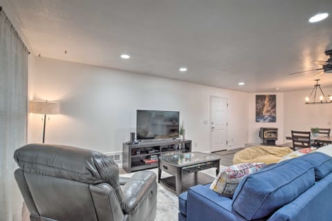 Pet-Friendly PNW Home, 1 Mi to Rockaway Beach House in Rockaway Beach