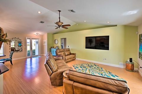 Walk to Beach! Marco Island Haven w/ Heated Pool House in Marco Island