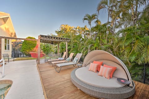 Walk to Beach! Marco Island Haven w/ Heated Pool House in Marco Island